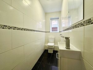 Downstairs wc- click for photo gallery